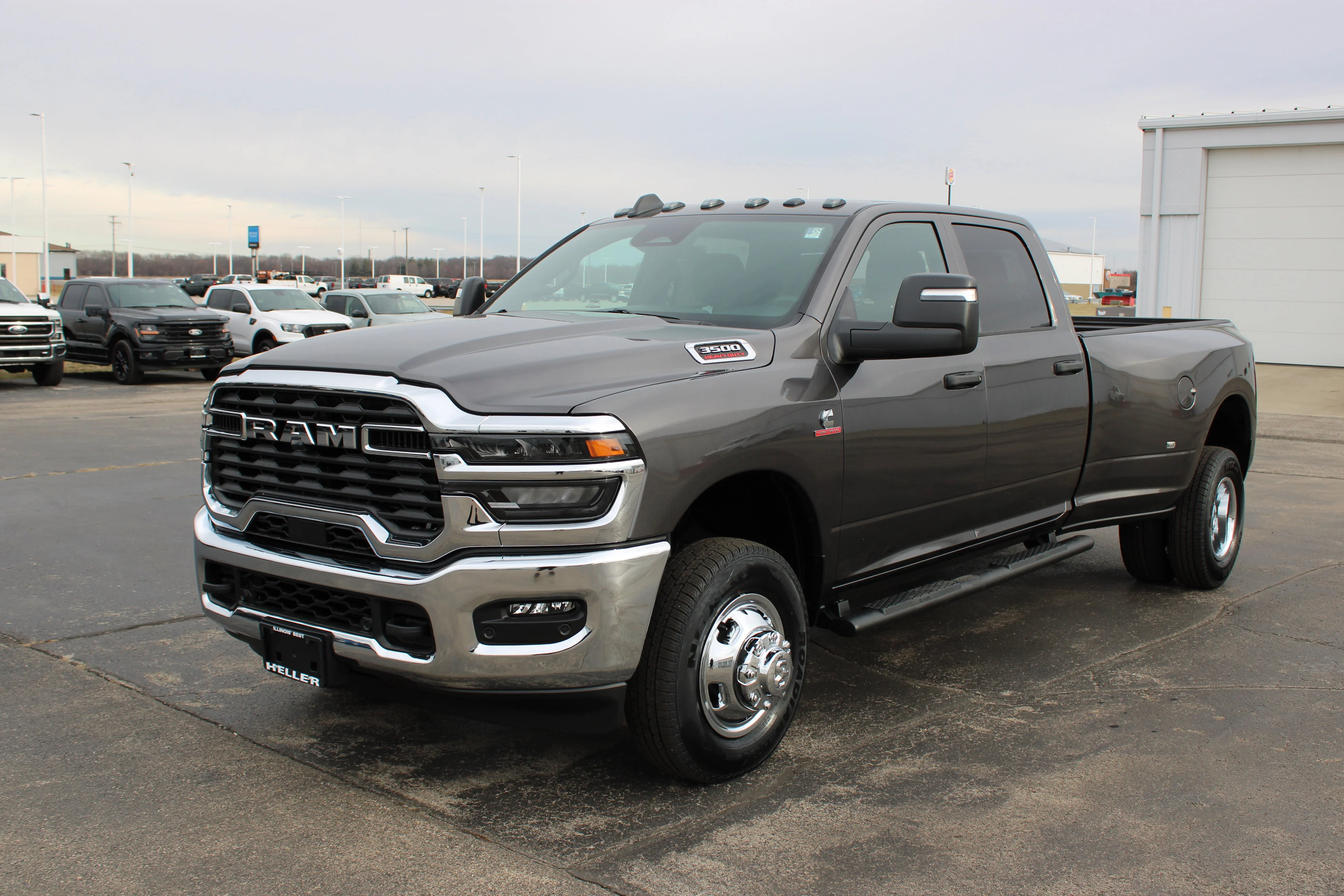 New 2026 Granite Crystal Metallic Clear-Coat Exterior Paint RAM Tradesman image 4