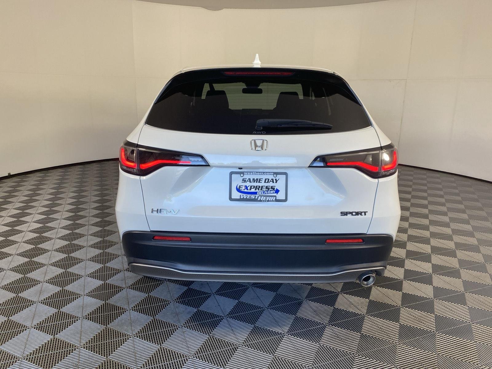 Certified Used 2024 Platinum White Pearl Honda Sport image 6