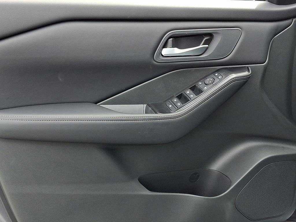 2026 Nissan Rogue — photo 8