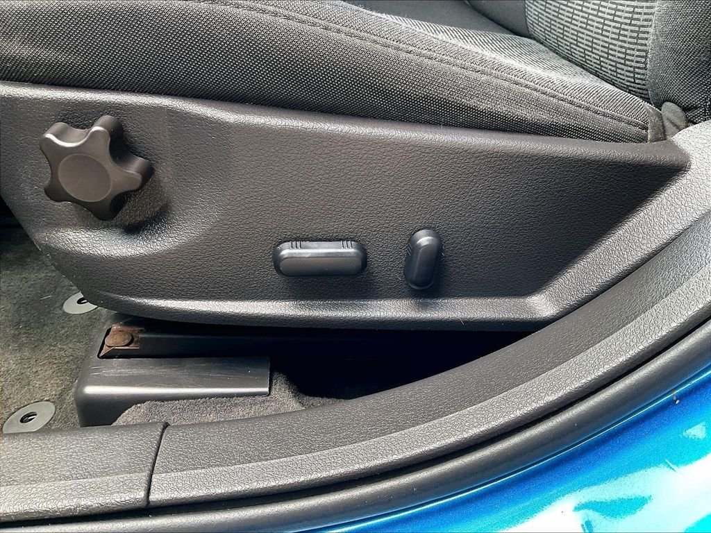 Used 2012 Blue Ford SE image 25