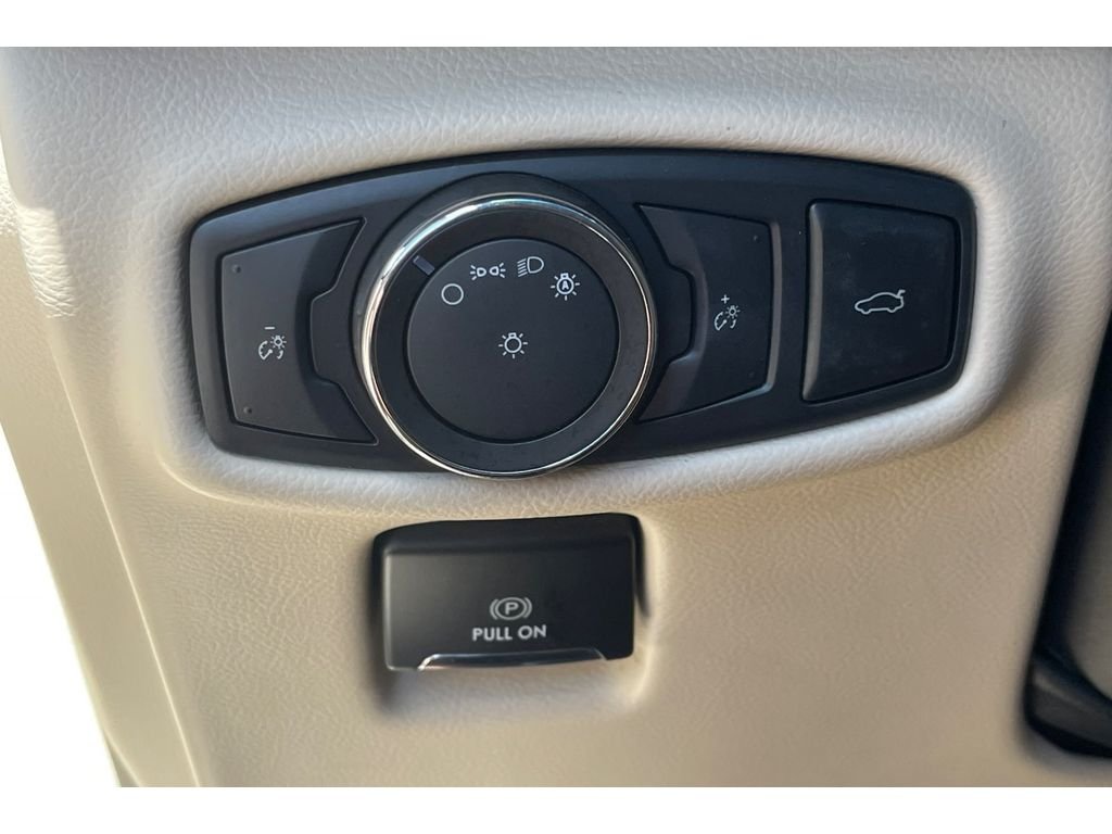 Used 2018 Black Velvet Lincoln Hybrid Reserve image 38