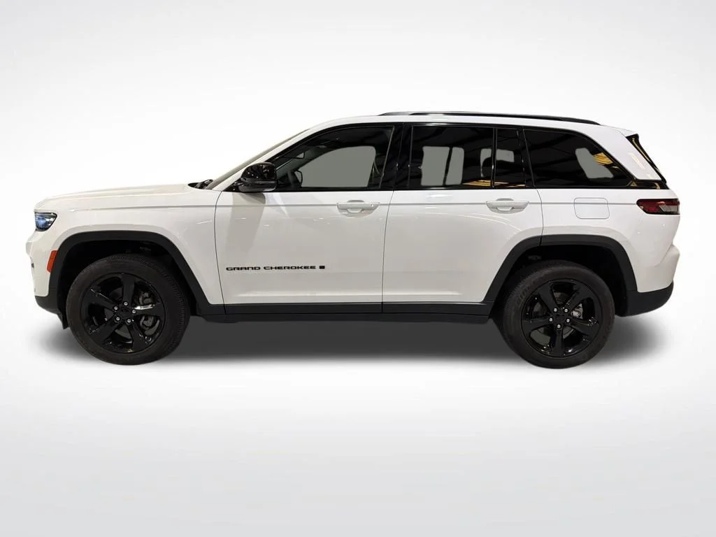 Used 2023 White Jeep Altitude X image 10