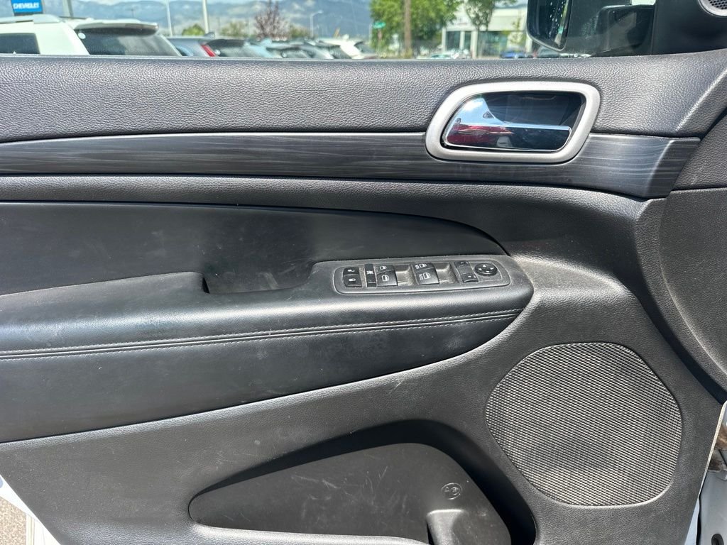 Used 2020 White Jeep Laredo image 21