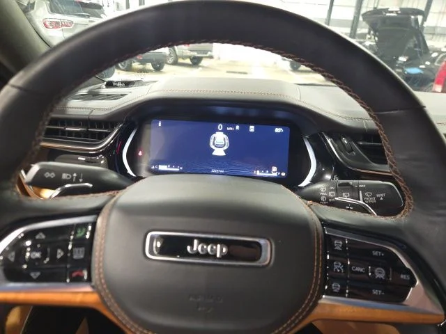 Used 2024 Gray Jeep Summit image 17