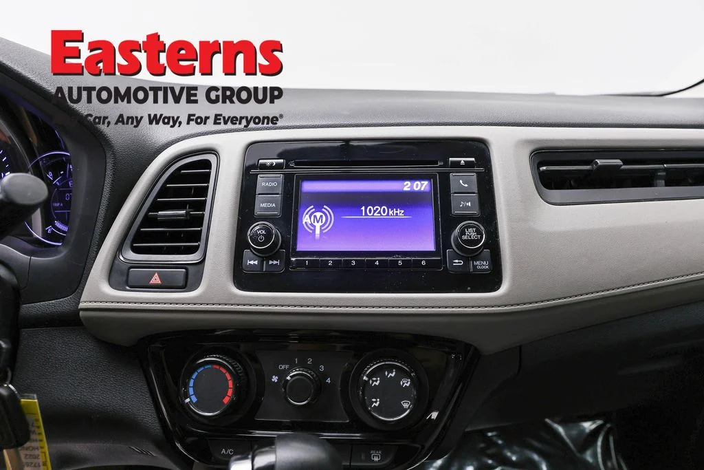 Used 2022 White Honda LX image 11