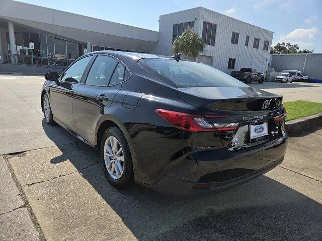 Used 2025 BLACK Toyota LE image 3