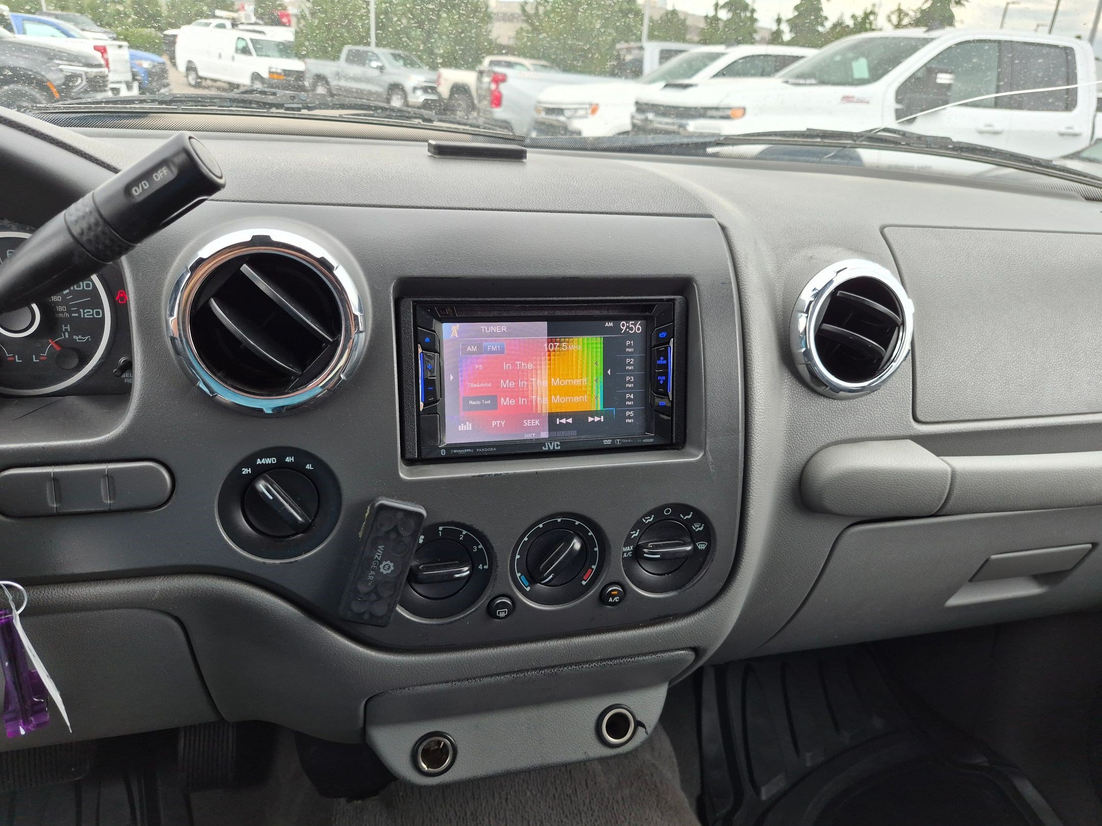Used 2006 White Ford XLS image 22