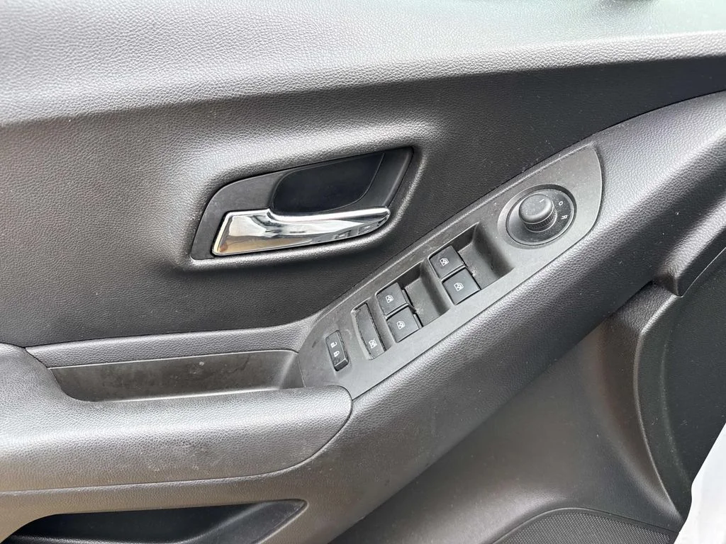 Used 2017 White Chevrolet LT image 19