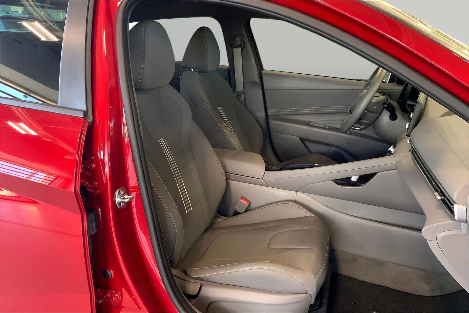 Used 2025 Ultimate Red Hyundai SEL Sport image 9