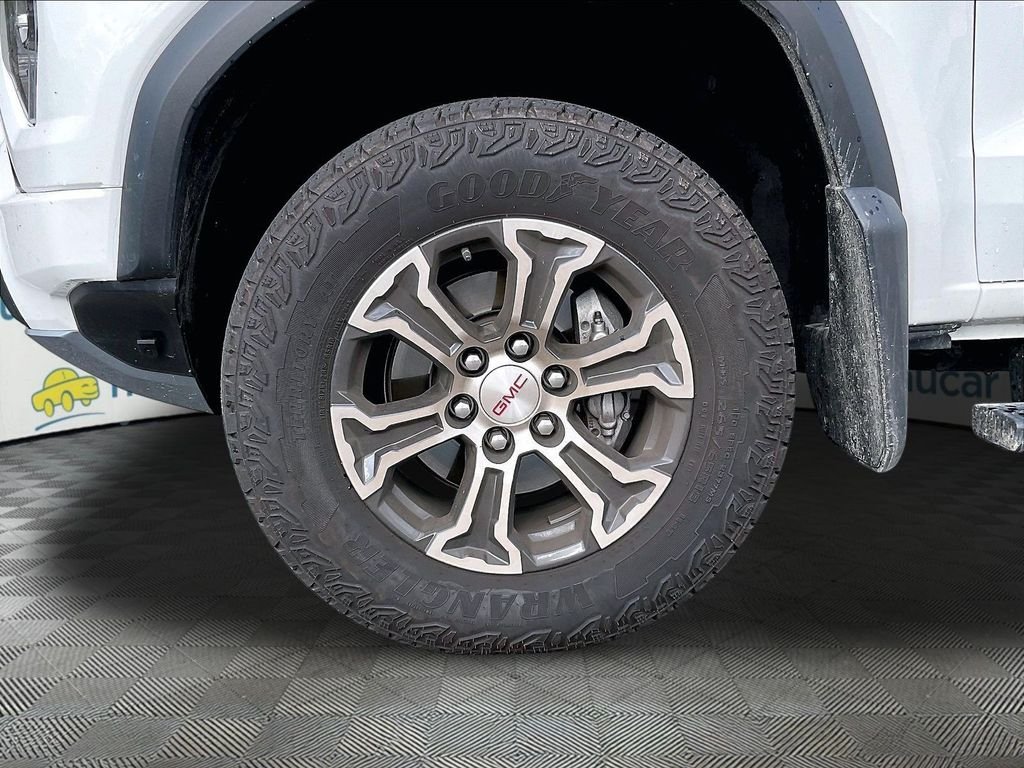 Used 2025 White GMC AT4 image 7