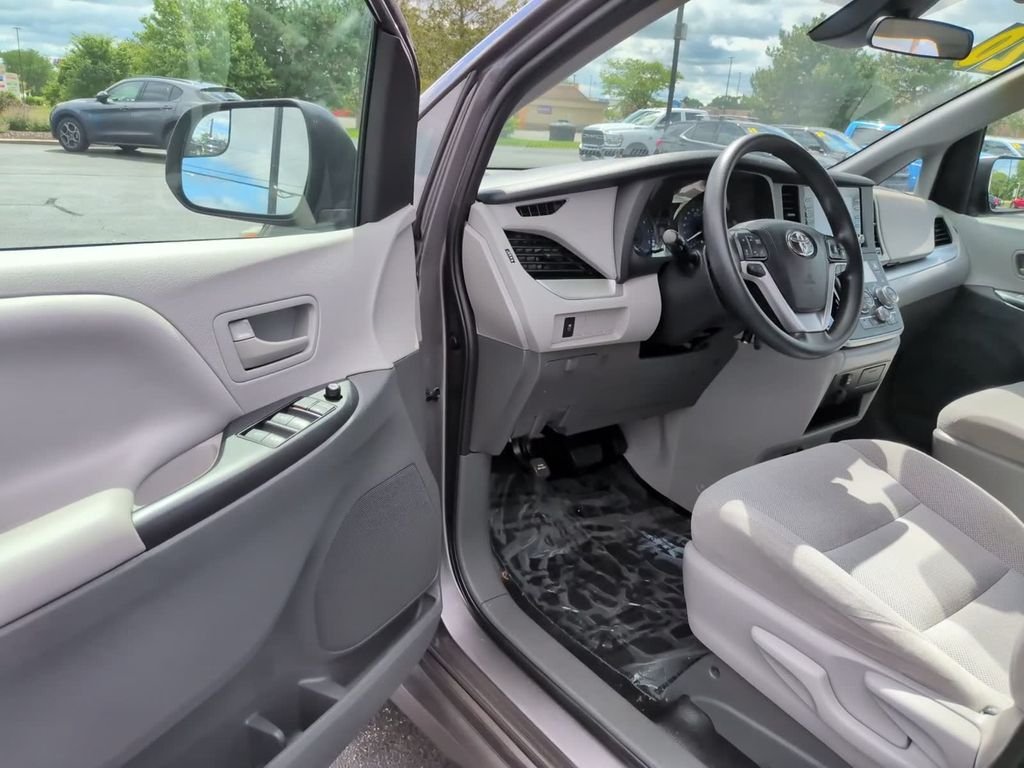 Used 2020 Gray Toyota L image 9