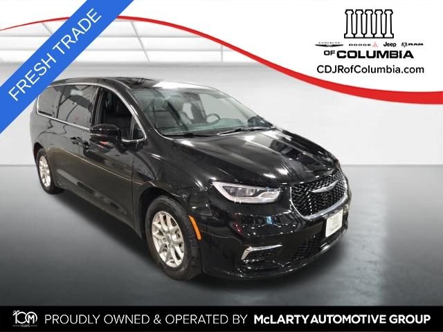 2025 Chrysler Pacifica Select's photo