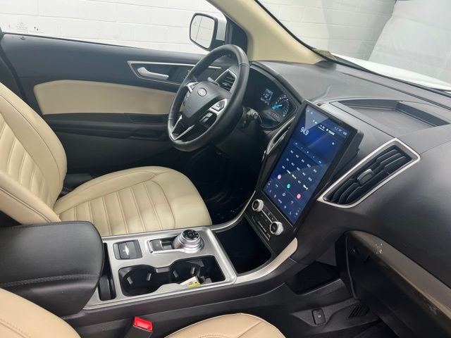 Used 2024 Oxford White Ford SEL image 25