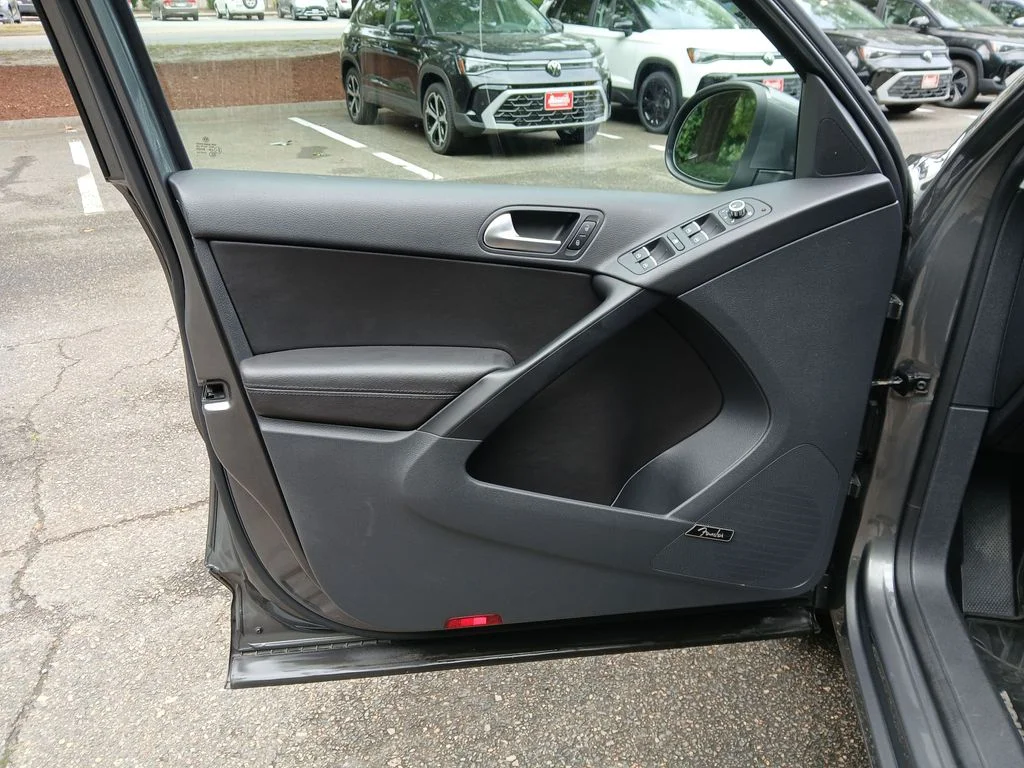Used 2015 Gray Volkswagen SEL image 11