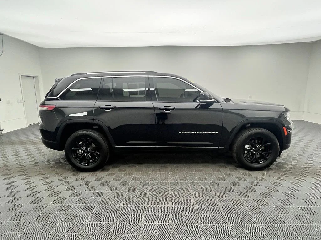 Used 2023 Black Jeep Limited image 7