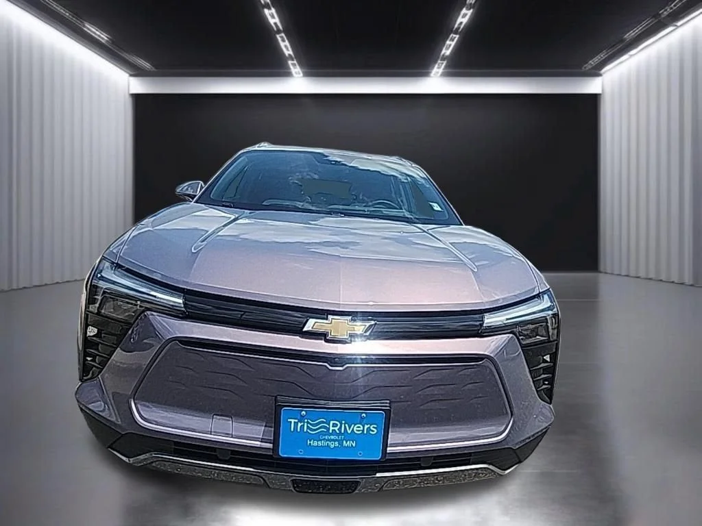 Used 2025 Gray Chevrolet LT image 7