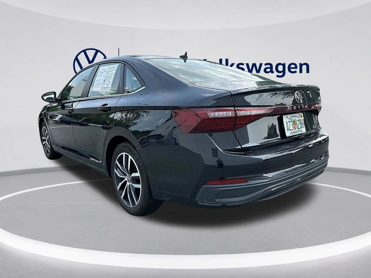 Used 2025 Black Volkswagen 1.5T SE image 3