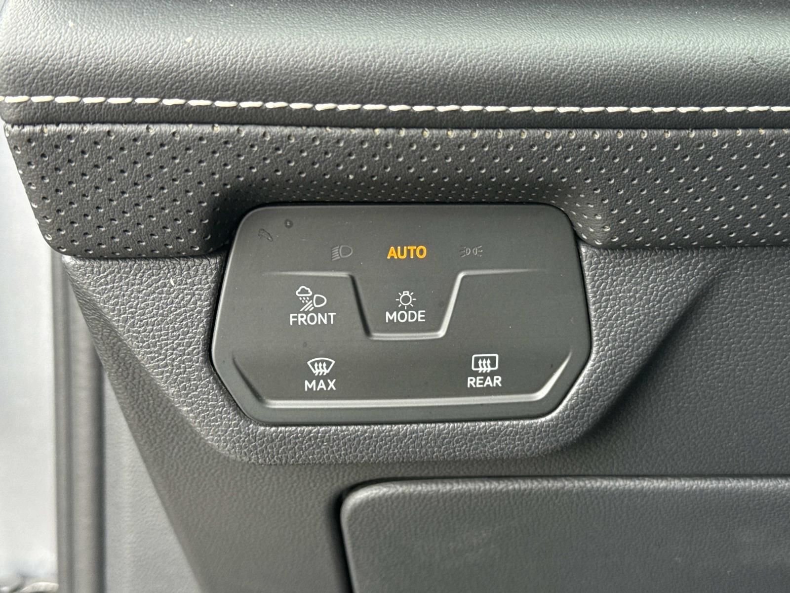2024 Volkswagen Atlas SE w/Tech - Photo 21