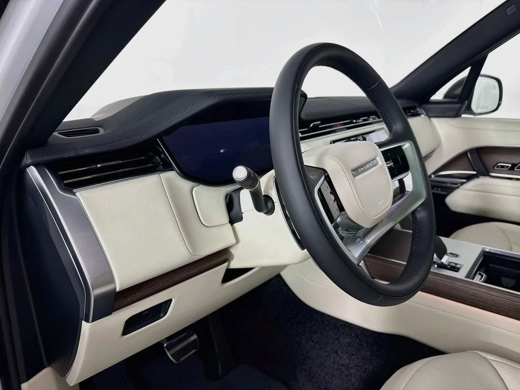 New 2026 Fuji White Land Rover SE image 4