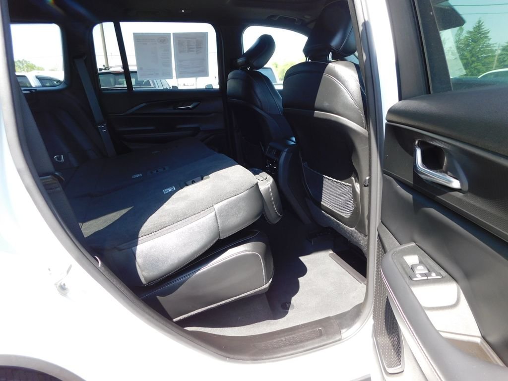 Used 2024 White Jeep Altitude image 26