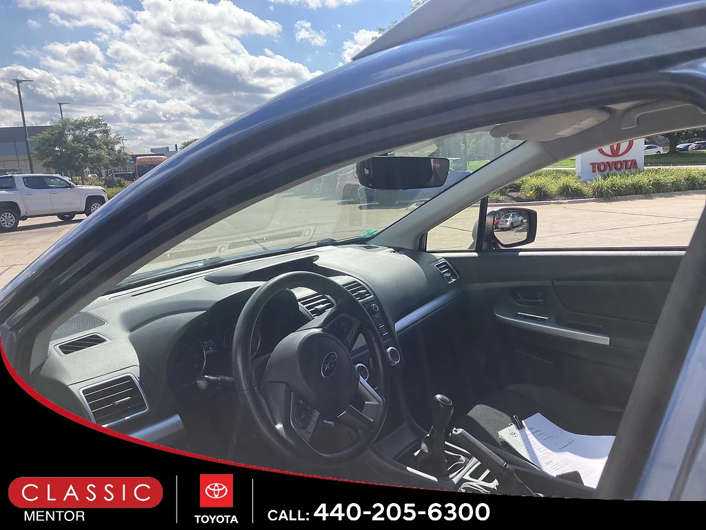 Used 2017  Subaru 2.0i Base image 3