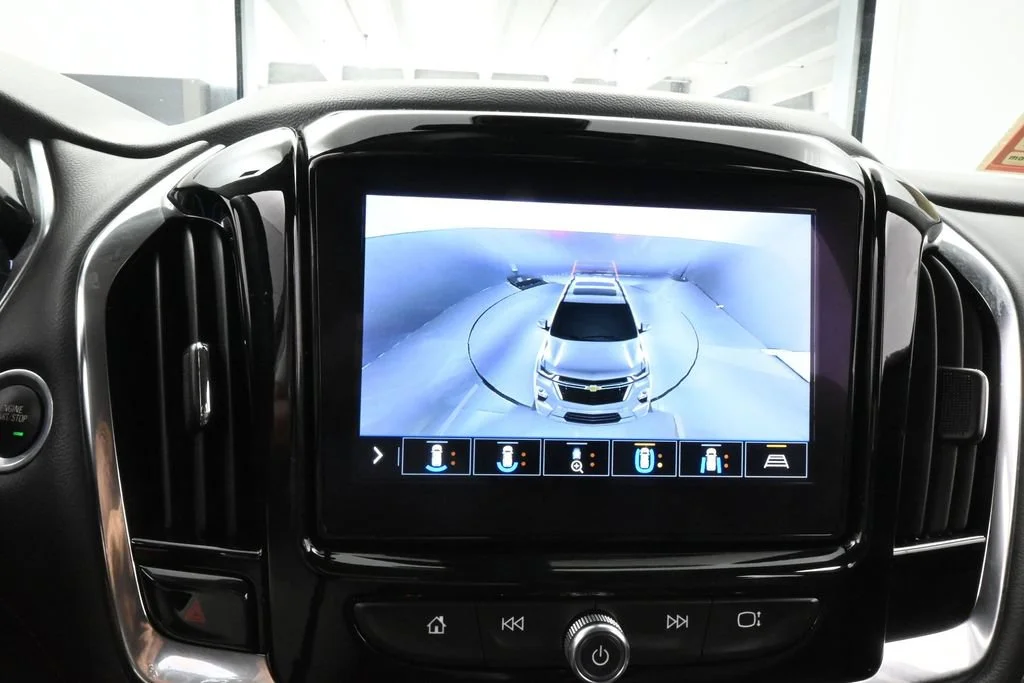 Used 2021 Mosaic Black Metallic Chevrolet RS image 25