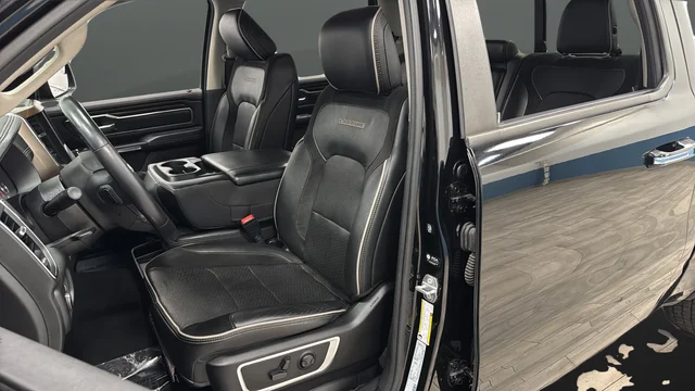 Used 2022 Diamond Black Ram Laramie image 10