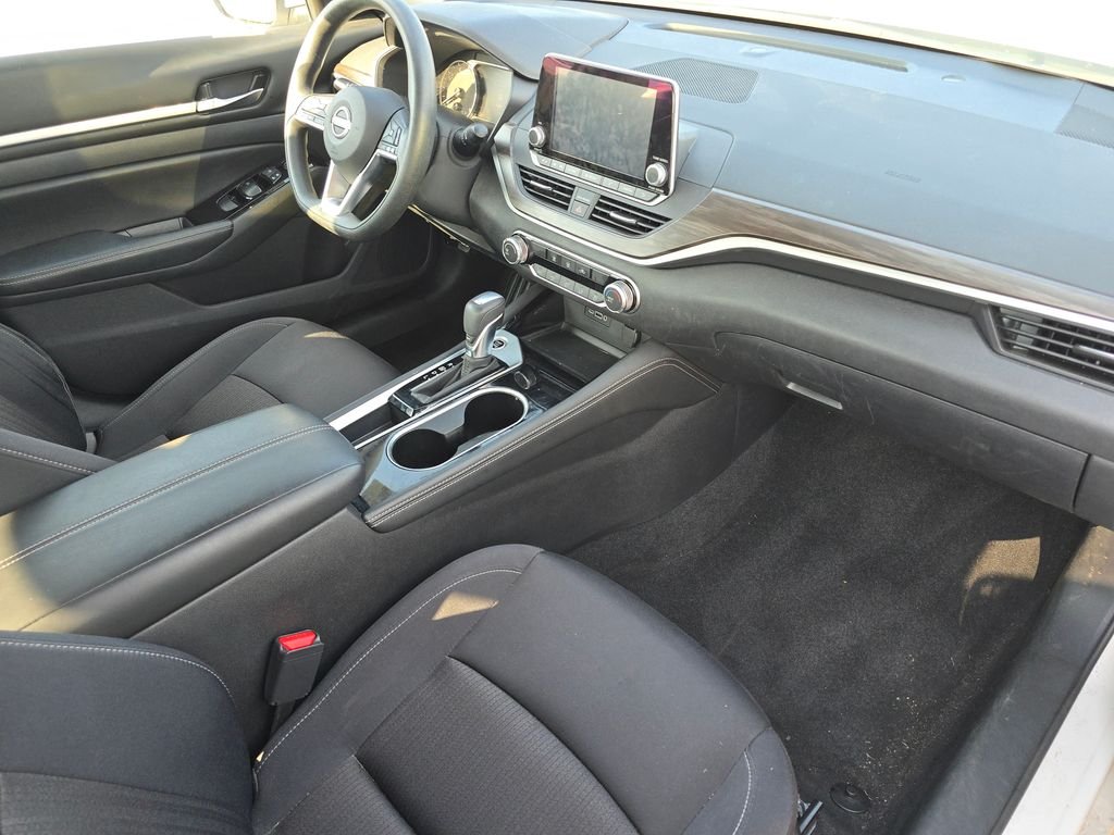 Used 2023 White Nissan 2.5 SV image 13