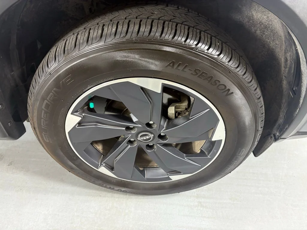 Used 2024 Gray Nissan SV image 11