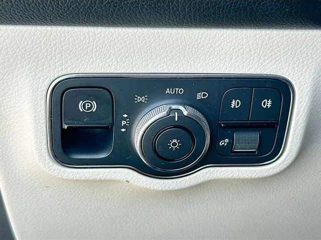 Used 2021 White Mercedes-Benz GLB 250 image 10