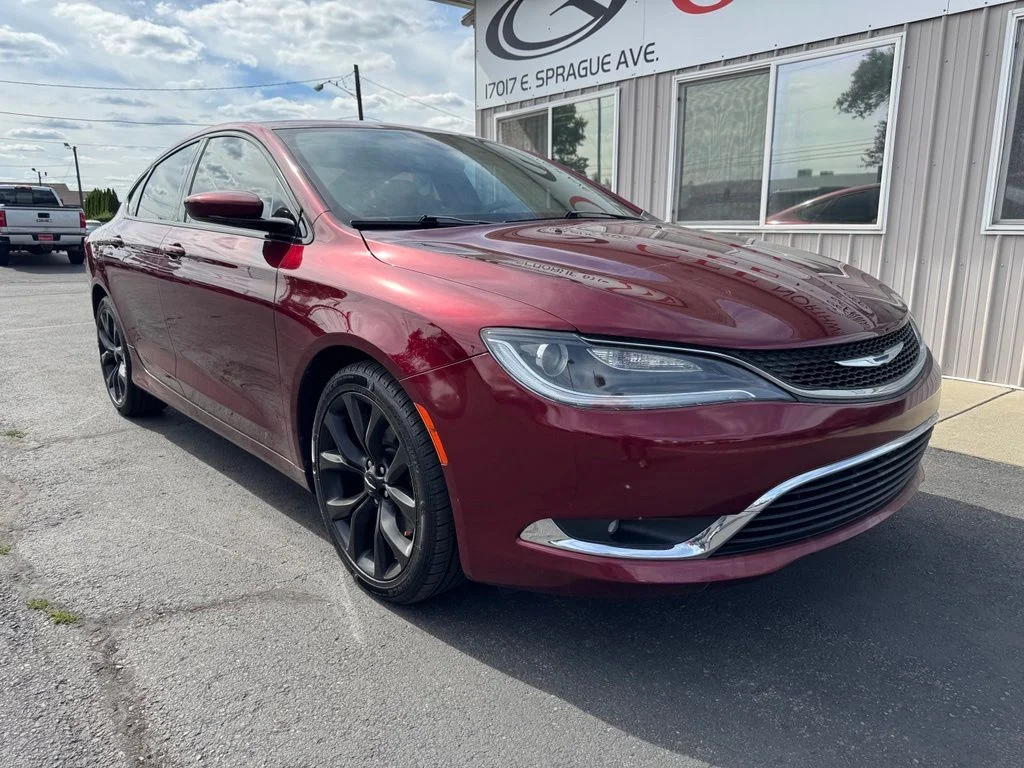 Used 2016 Red Chrysler S image 9