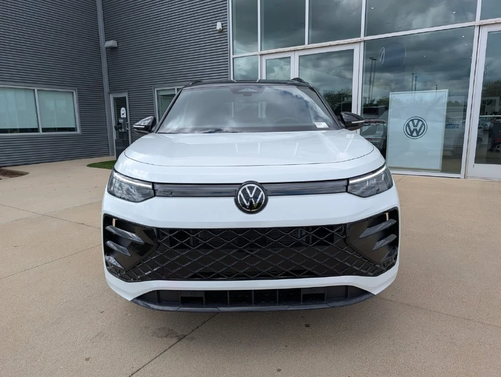 New 2026 White/off-white Volkswagen SE R-Line Black image 9