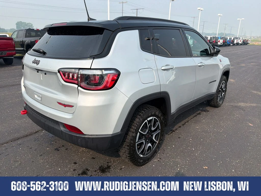 Used 2025 Silver Jeep Trailhawk image 5