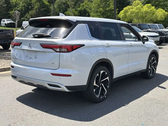Used 2024 Silver Mitsubishi  image 4