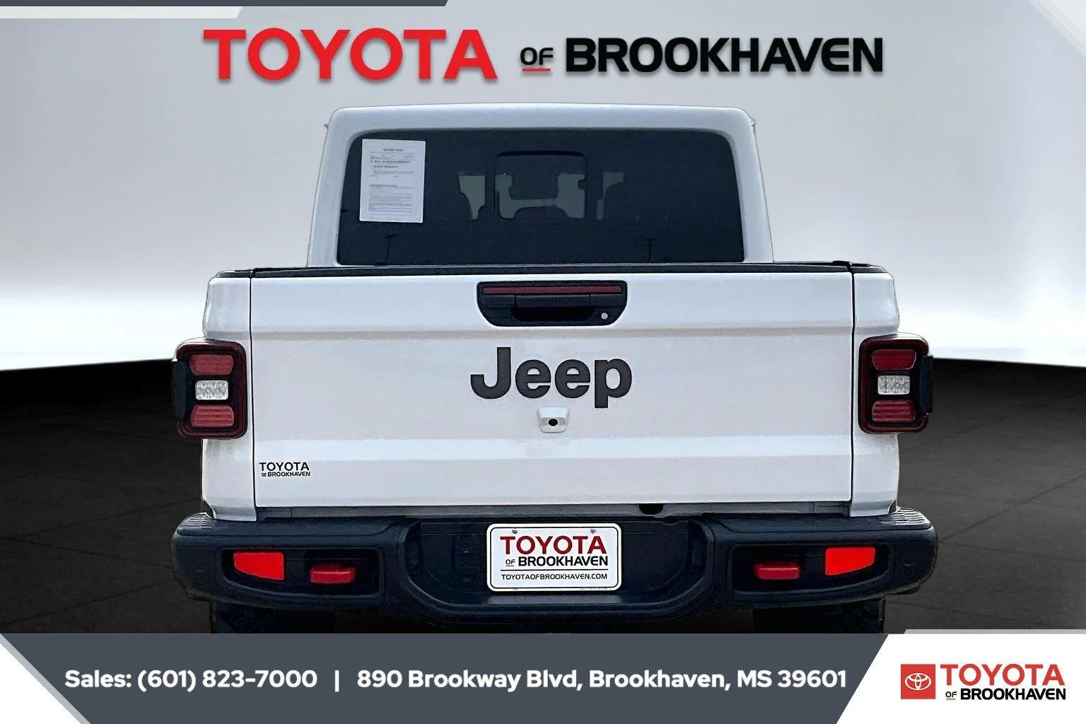 Used 2025 Bright White Clearcoat Jeep Rubicon X image 4