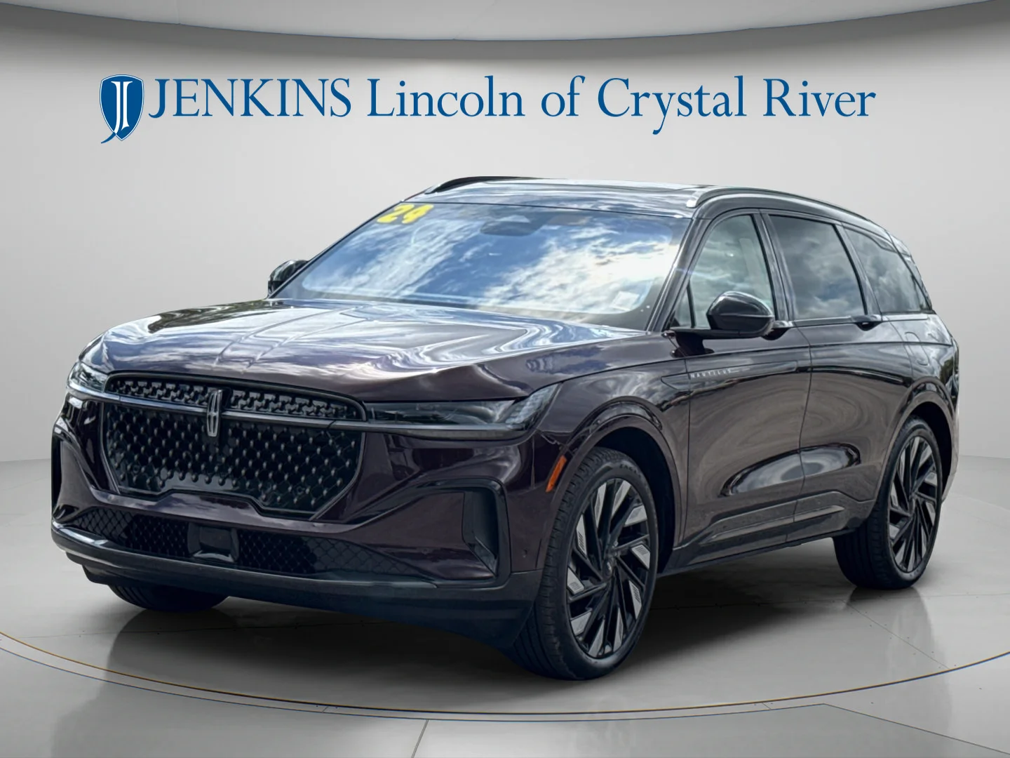 Used 2024 Diamond Red Metallic Clearcoat Lincoln Reserve image 11