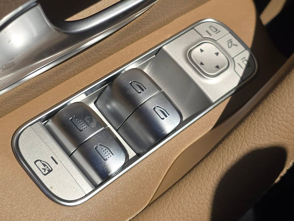 New 2026 MANUFAKTUR Moonlight White Metallic Mercedes-Benz GLE 450 image 69