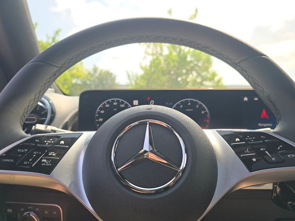 New 2026 MANUFAKTUR Patagonia Red Metallic Mercedes-Benz GLB 250 image 28