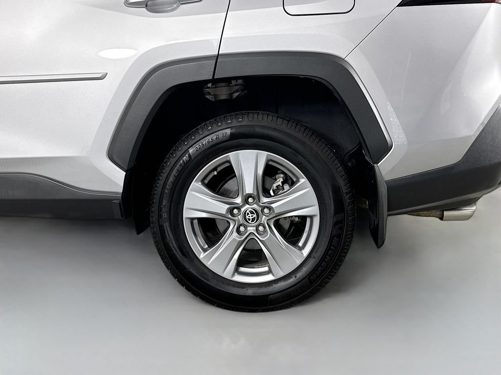 Used 2022 Silver Toyota XLE image 31