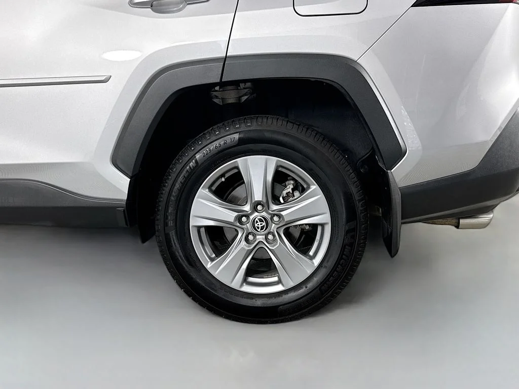 Used 2022 Silver Toyota XLE image 31