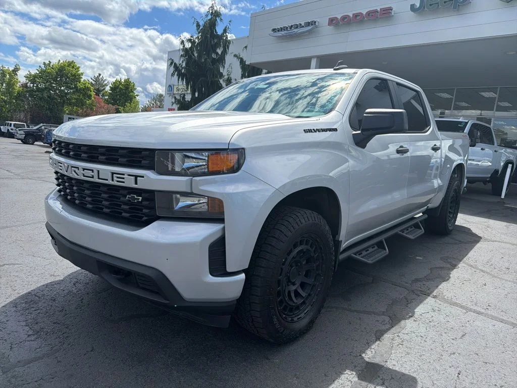 2020 Chevrolet Silverado 1500 Custom 4X4 Crew Cab Short Box's photo