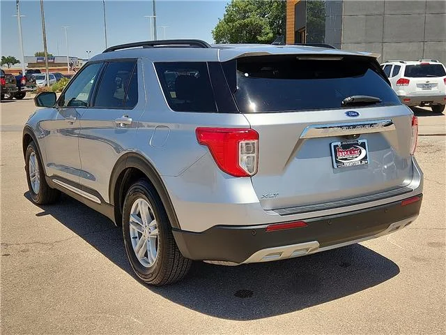 Used 2023 Silver Ford XLT 4x2 image 3