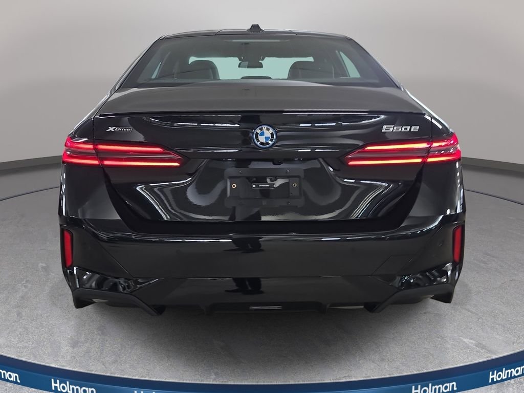 New 2027 Black Sapphire Metallic BMW 550e xDrive image 6