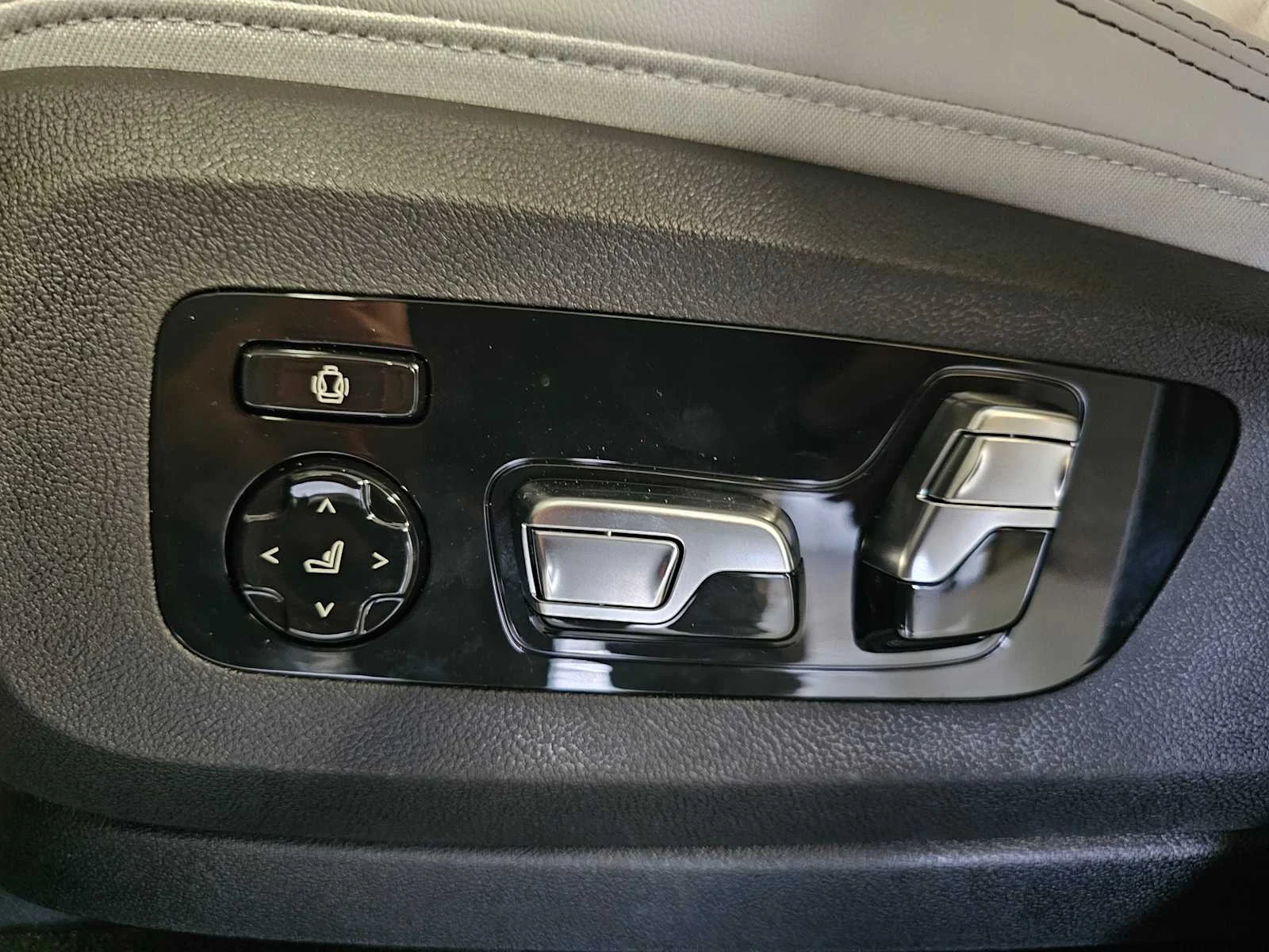 New 2026 Brooklyn Grey Metallic BMW xDrive40i image 30