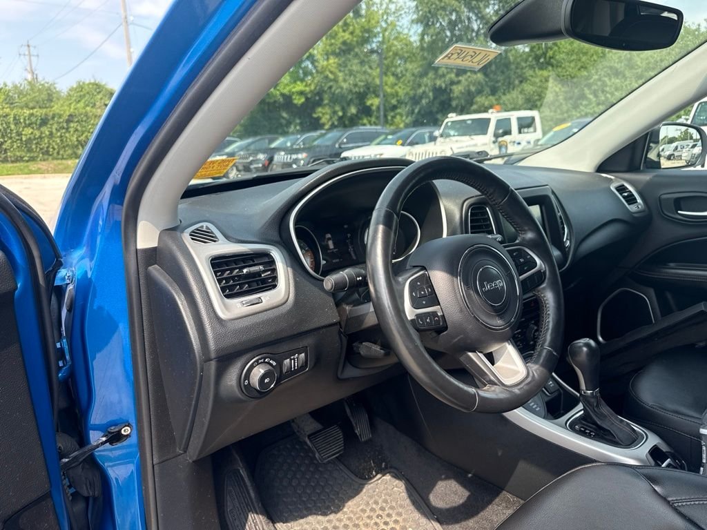 Used 2018 Blue Jeep Latitude image 6