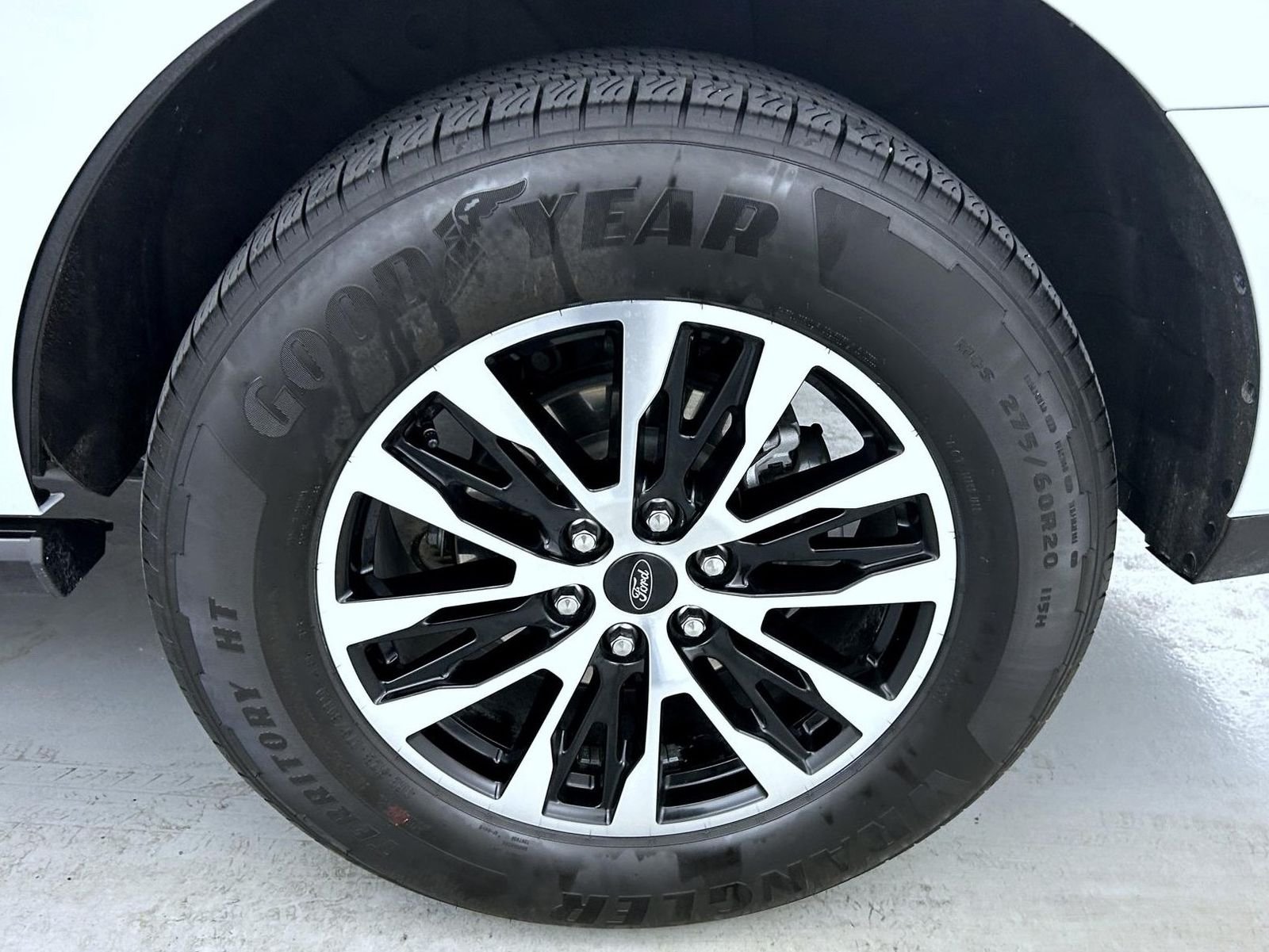 Used 2025 Silver Metallic Ford Platinum image 28