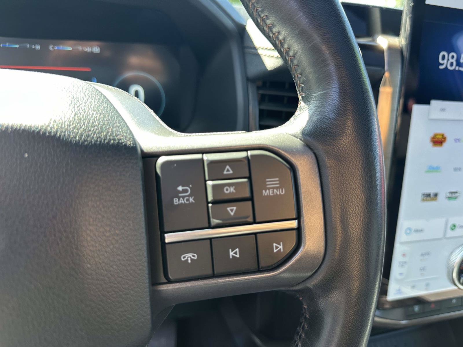 Used 2023 White Metallic Ford LARIAT image 32