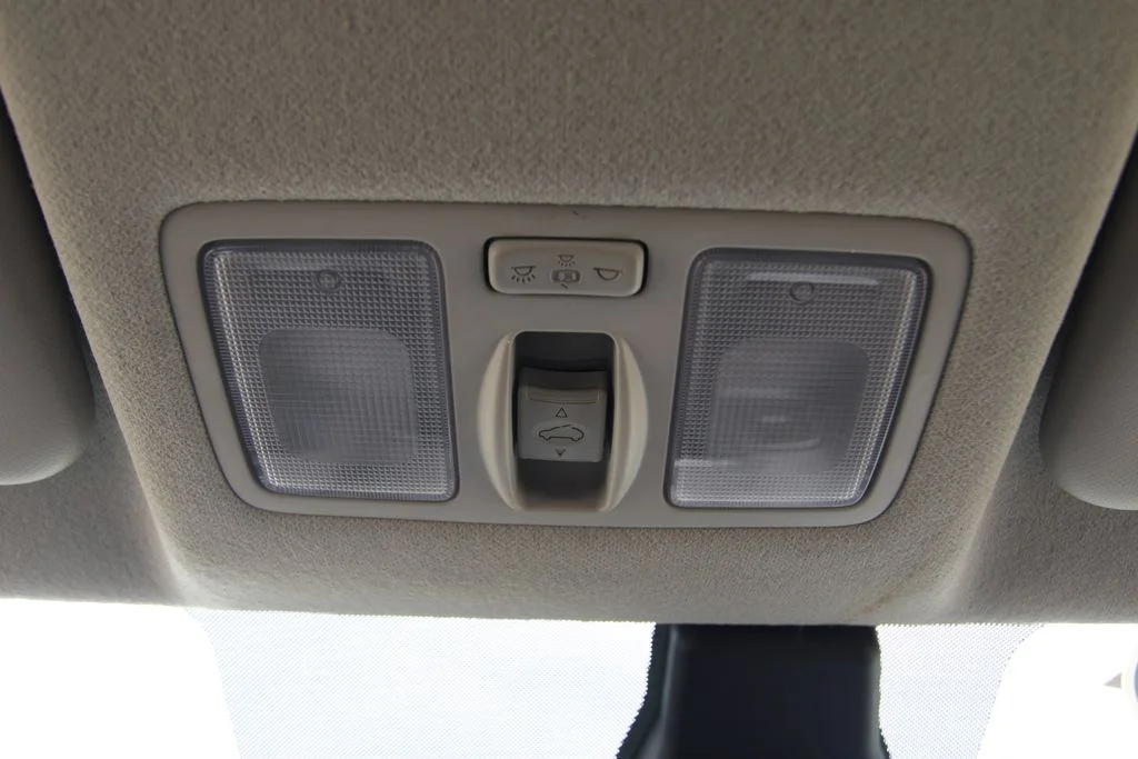 Used 2025 Gray Hyundai SEL image 31