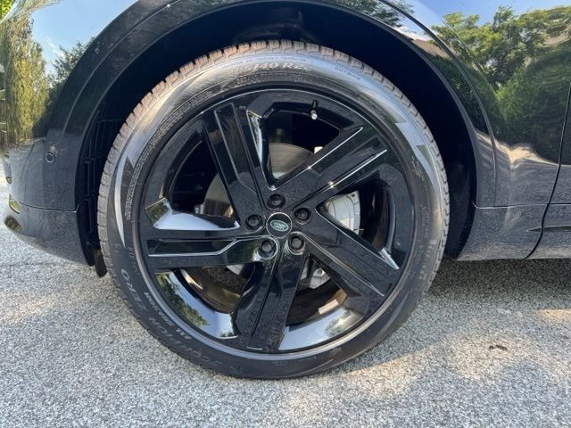 New 2026 Santorini Black Land Rover Dynamic SE image 2