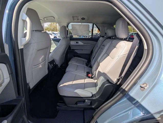 New 2026 Vapor Blue Metallic Ford Active image 18
